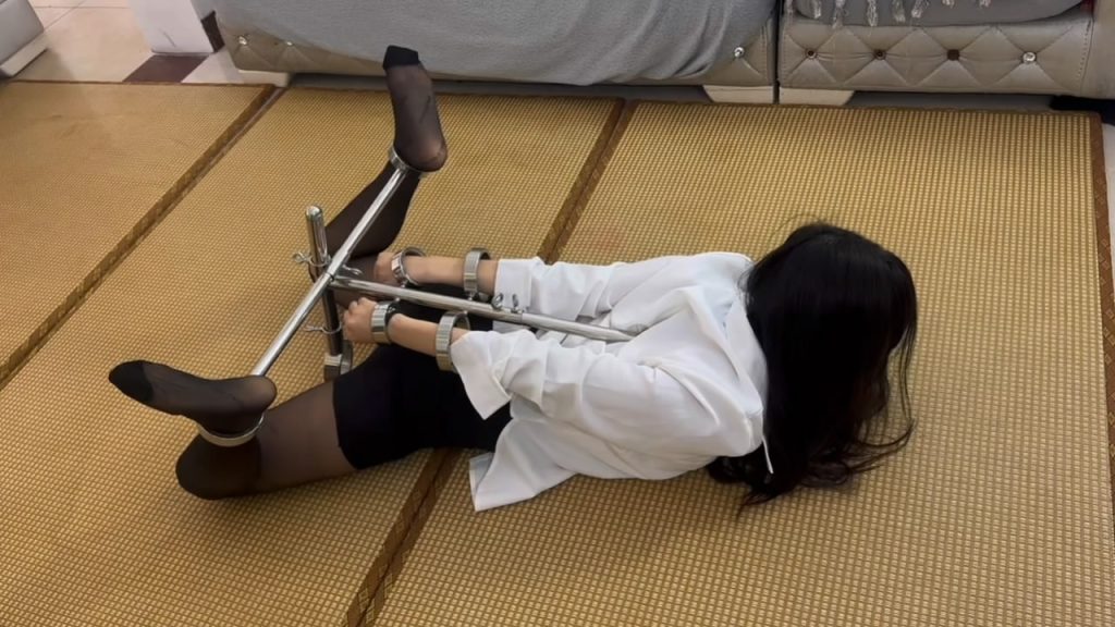 【佳怡工作室】【佳怡】【琳媚】姐妹花互玩 捆妹妹+蛋蛋玩弄谁知被妹妹解开狠狠报复 驷马架蛋蛋自生自灭-逍遥自在