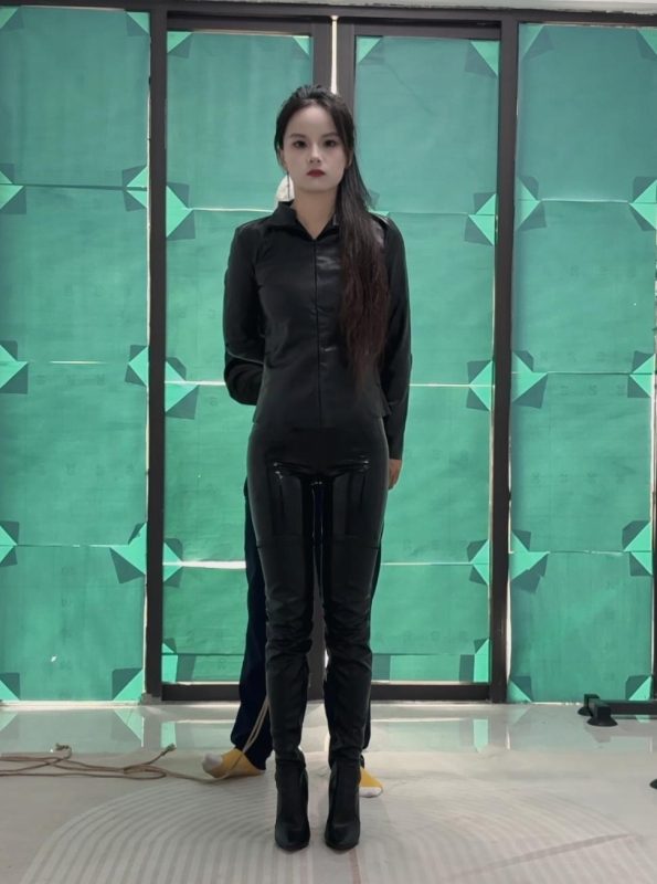 冰悦原创 定拍之13公分红底过膝长靴皮衣皮裤股绳后高手紧缚极限驷马大号口球-逍遥自在