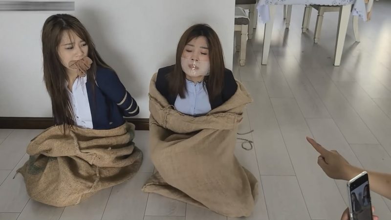 一往情深--被女人贩子原味丝袜堵嘴塞进麻袋贩卖的OL女孩-逍遥自在