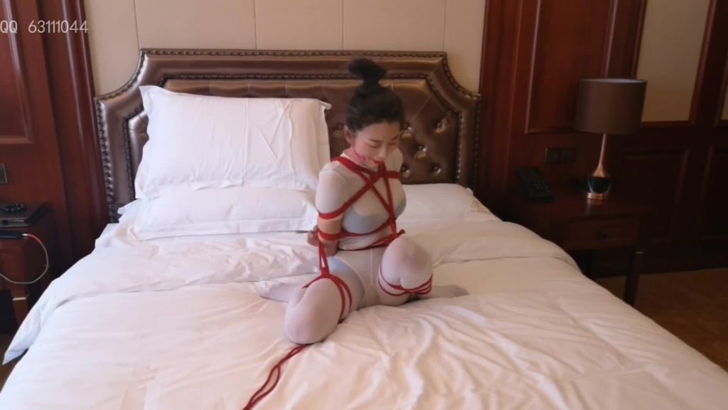 随心原创 丰满的雅思 白丝红绳団缚 M腿紧缚-逍遥自在