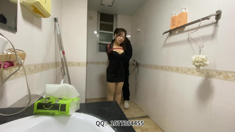 【山鬼工作室】张涵浴室尿浴-逍遥自在