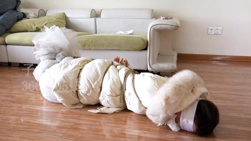 【子衿原创】20410 定拍欢欢 婚纱羽绒服捆绑丝巾蒙眼堵嘴挣扎-逍遥自在