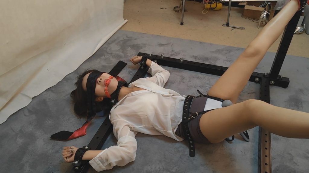 随心原创 陈雪颜 完美身材的女犯 架子固定震动-逍遥自在