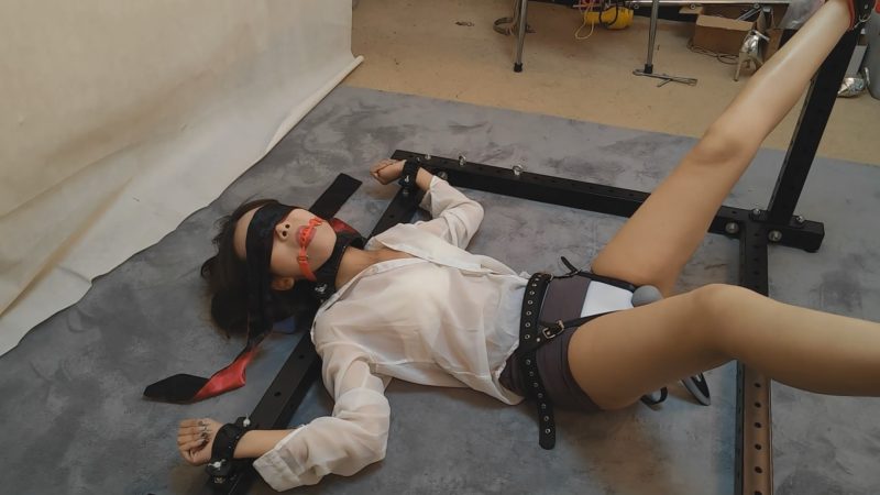 随心原创 陈雪颜 完美身材的女犯 架子固定震动-逍遥自在