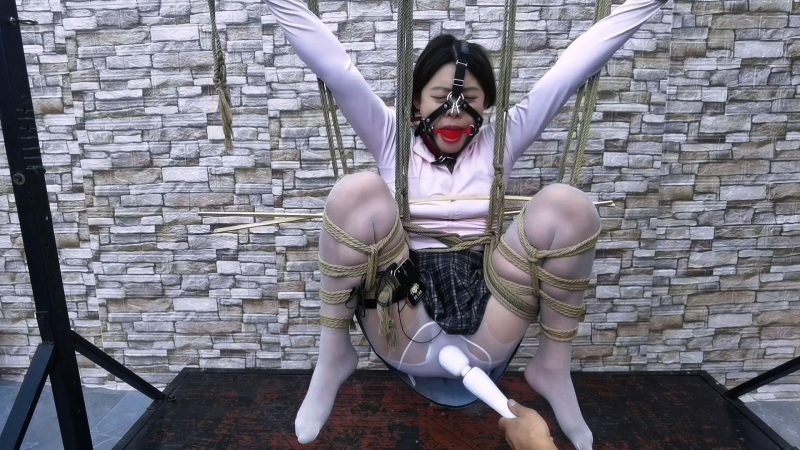 HD飞天 敌方让希希交待同伙,希希拒不交代-逍遥自在