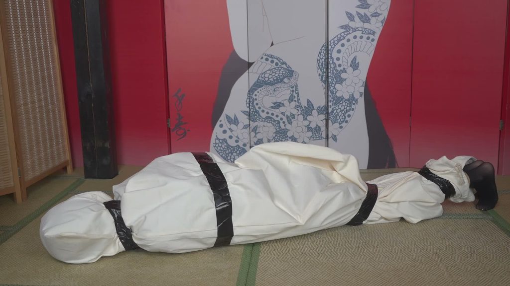 象人定拍-嗷嗷-cos笑面教授，封眼封嘴，装袋带走！-逍遥自在