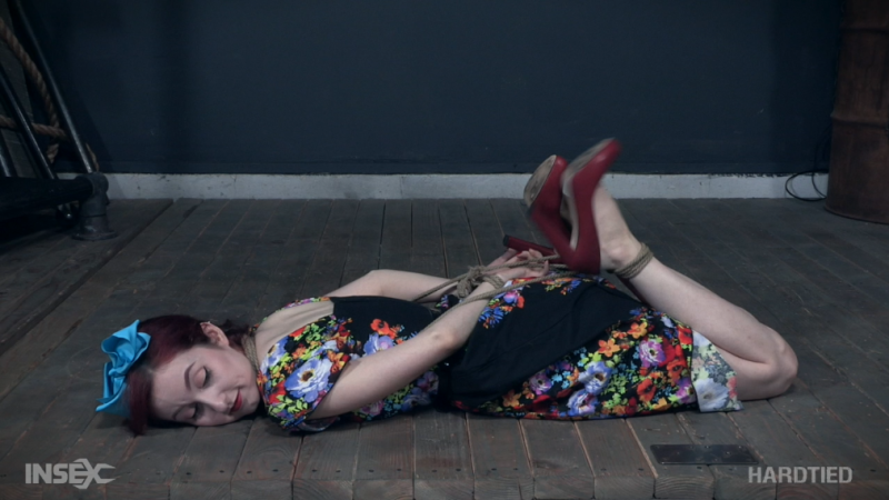 【欧美绳艺】女女之间的欢乐-逍遥自在