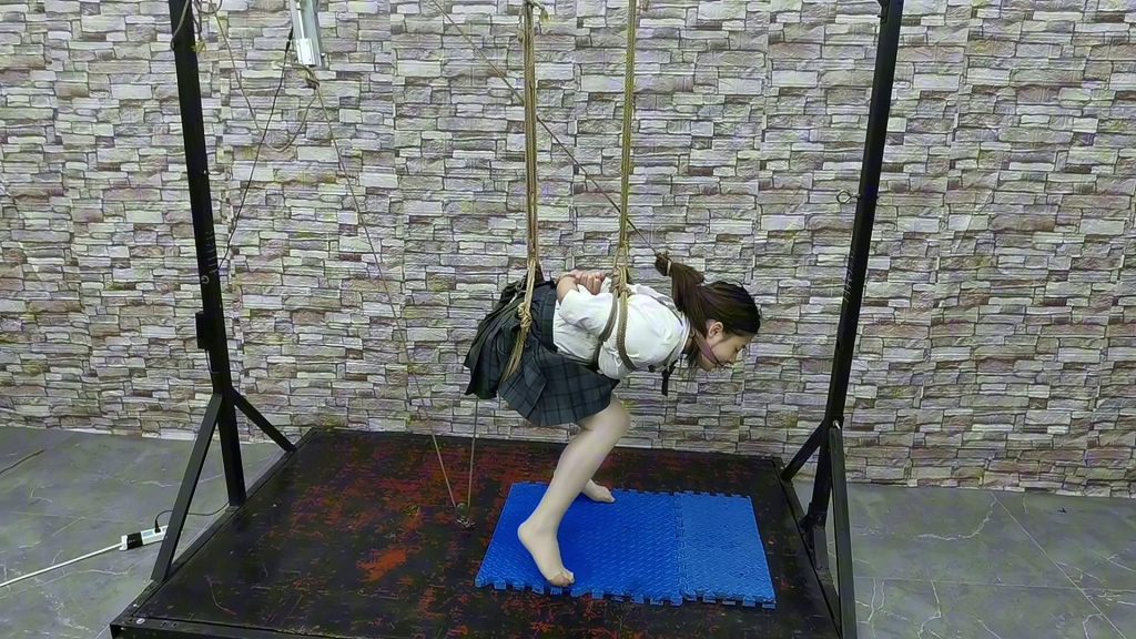 HD飞天 电动股绳踮脚尖 越挣扎脚尖越难受 反复摩擦竞然让希希喷射-逍遥自在