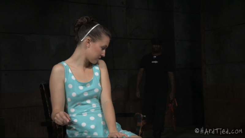 【欧美绳艺】新人初缚体验基地的驯化调教-逍遥自在