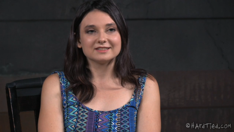 【欧美绳艺】束缚之下的可爱女孩-逍遥自在