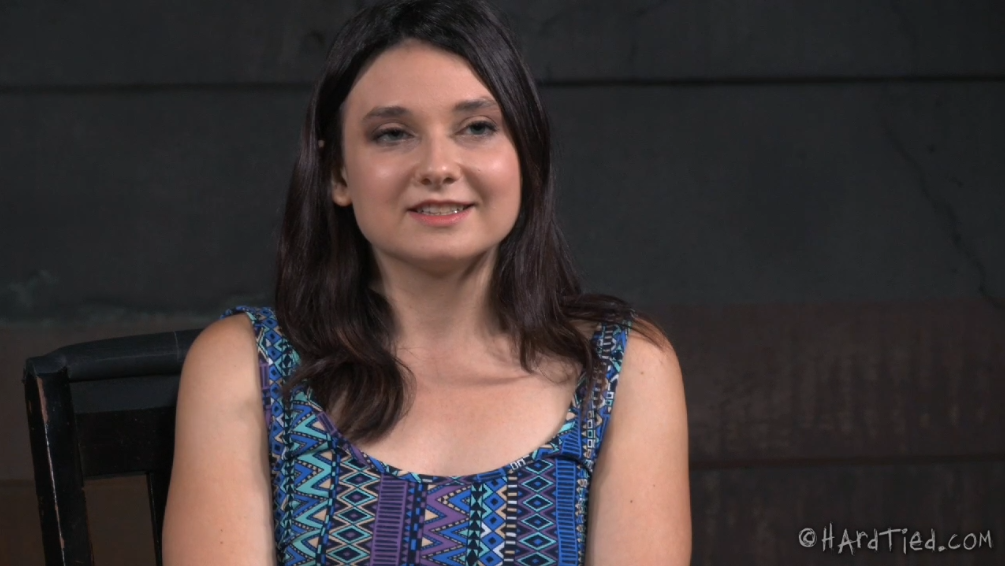 【欧美绳艺】束缚之下的可爱女孩-逍遥自在