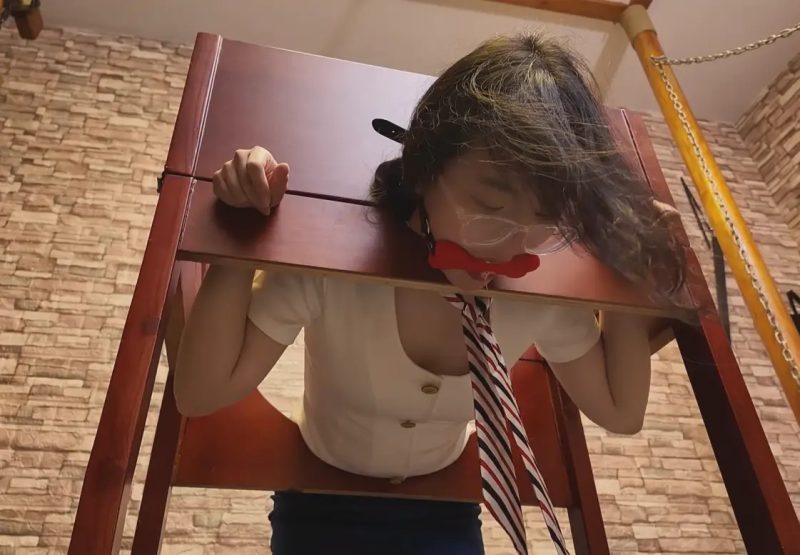 一绳所爱 《李佳怡被固定在邢架》-逍遥自在