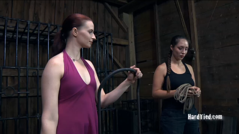 【欧美绳艺】发现庄园木屋秘密被劫持的女人-逍遥自在