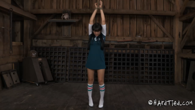 【欧美绳艺】女M残酷的受虐痛苦的责罚泪泣（上下集）-逍遥自在