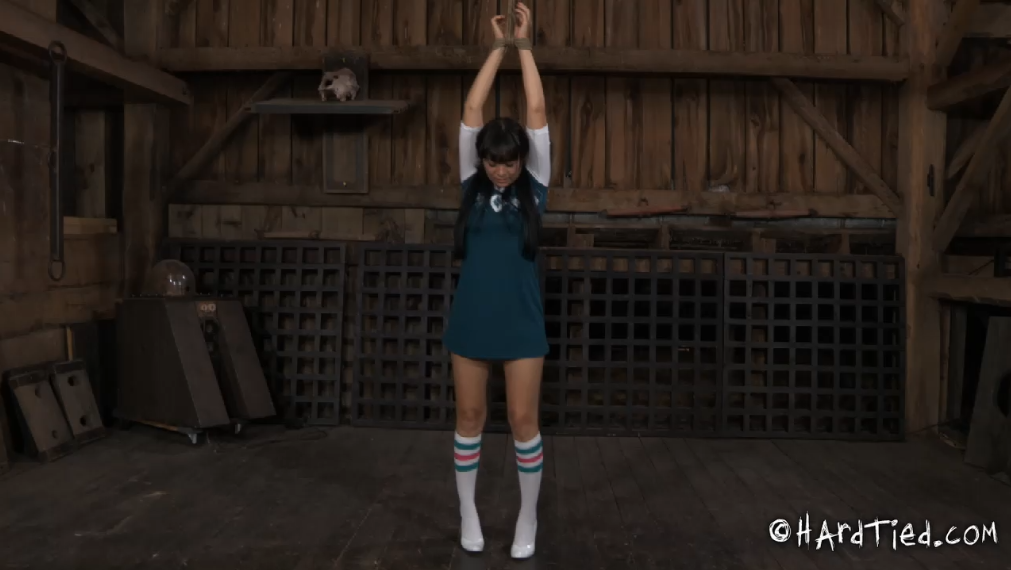 【欧美绳艺】女M残酷的受虐痛苦的责罚泪泣（上下集）-逍遥自在