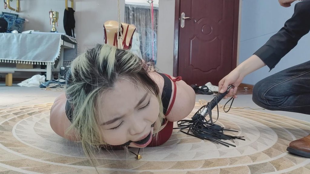一绳所爱 定拍：雯雯五花跪缚驷马-逍遥自在