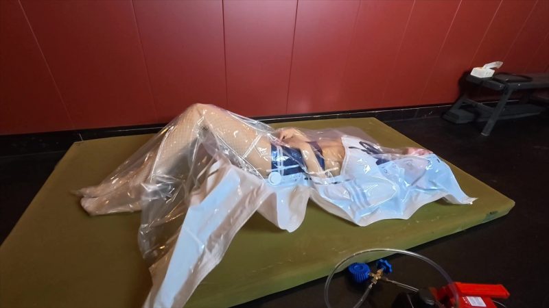 意之窗 汤圆 真空袋窒息+固定木质刑架+绳子勒B+滴蜡+Zhen动棒tj+口球流口水-逍遥自在