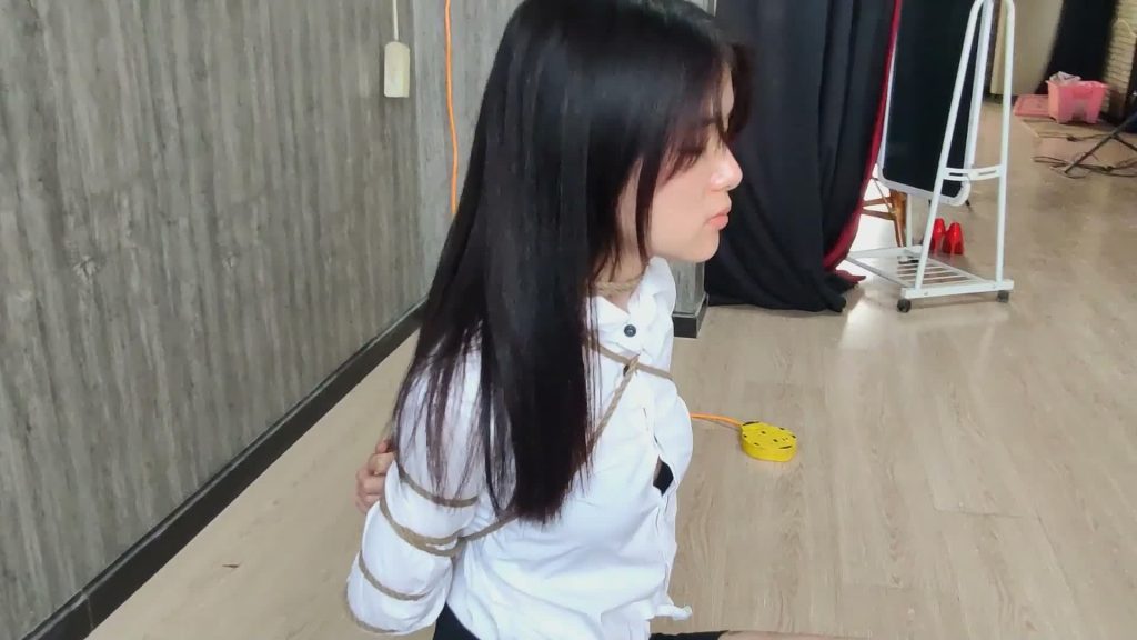 唯美之家 反扭捆绑巧巧2 OL职业装美女-逍遥自在