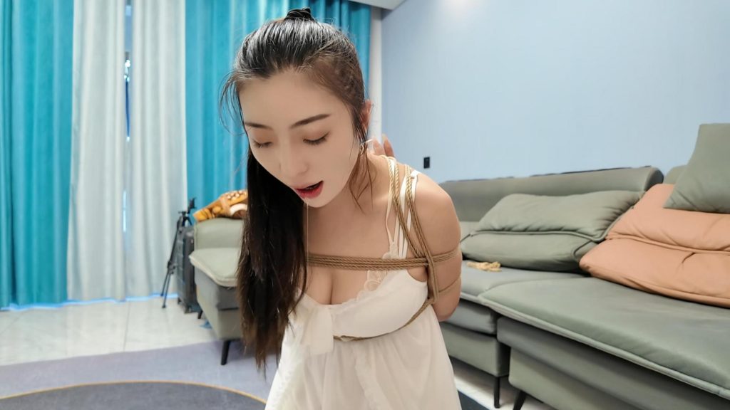 李大侠原创 佳佳白丝睡裙后手观音-逍遥自在