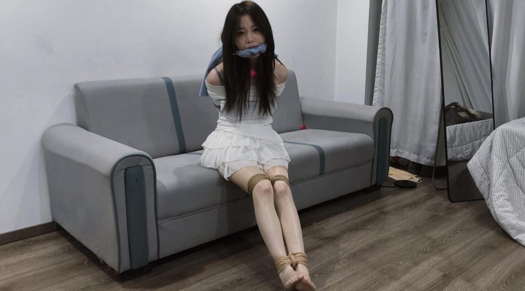 禾一原创《债》微剧 紧缚直臂清纯美女 因偿还能力不够 被债主找上门-逍遥自在