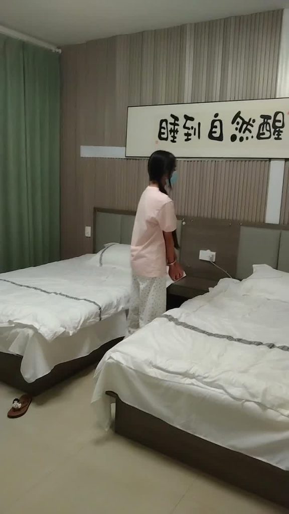 【布莱恩】18岁小女孩的镣铐生活-逍遥自在