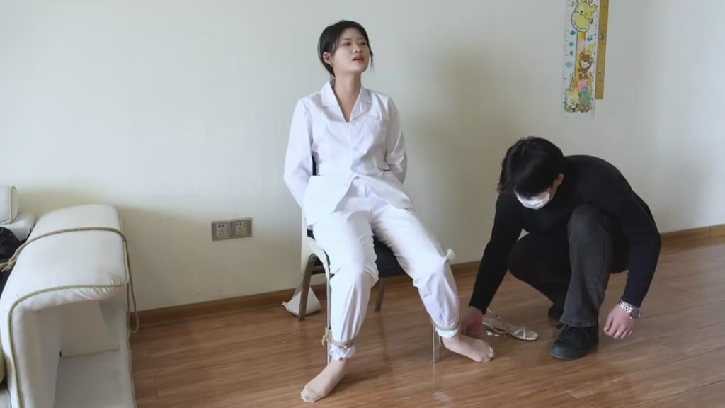 【子衿原创】20305 定拍 菲菲 护士服 肉丝 TK 挠脚-逍遥自在