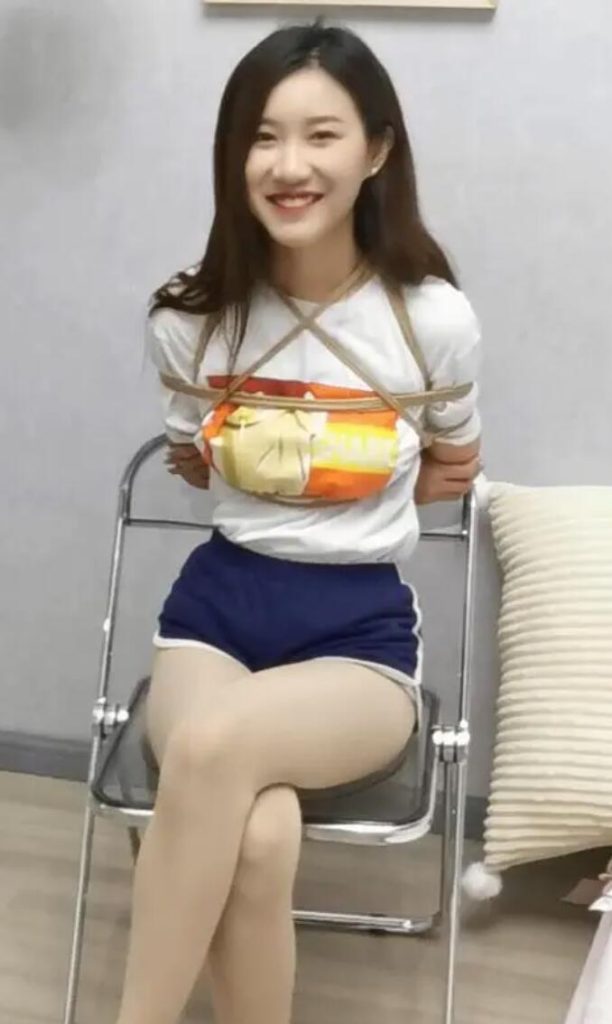 【奥特曼也很酷定拍】甘然小姐姐的捆绑封嘴蒙眼体验：旧片全集-逍遥自在