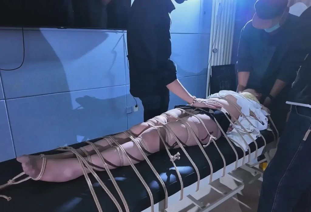 一绳所爱 《职业白领星雨的劫难》2-逍遥自在