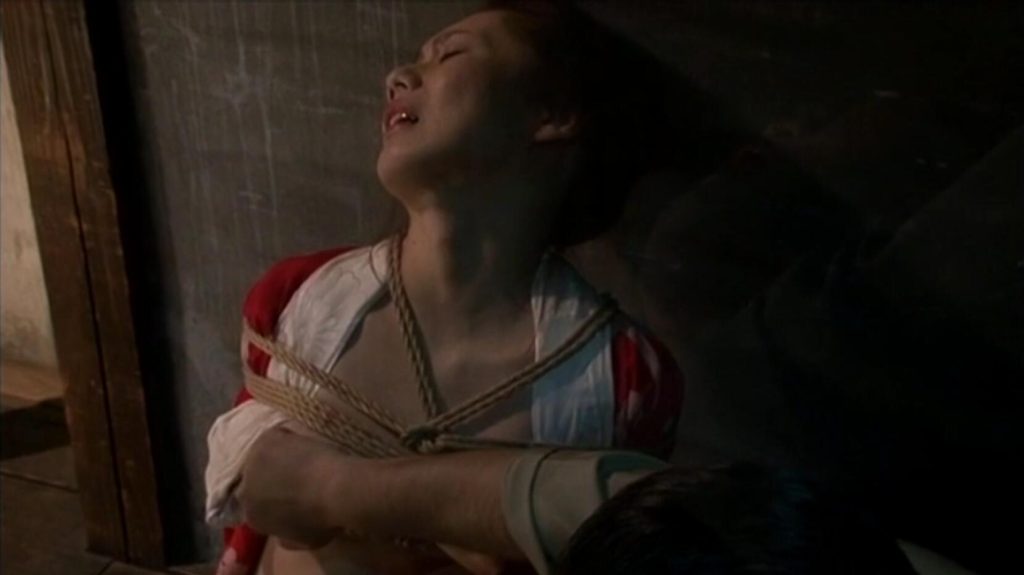 【日韩绳艺】紧缚艺术成为祭品的奴隶美人-逍遥自在