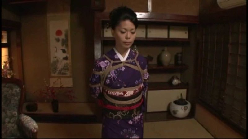 【日韩绳艺】完全陷入在麻绳紧缚吊缚的受虐痛苦之中无助挣扎的和服成熟女人-逍遥自在