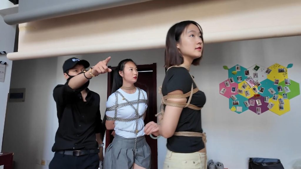 一绳所爱工作室定拍 姐妹花参观绳艺体验店（上） 紫涵&晓晓两姐妹慕名而来绳艺体验店，1米7大长腿绑着绳子到处逛+铁链紧缚-逍遥自在