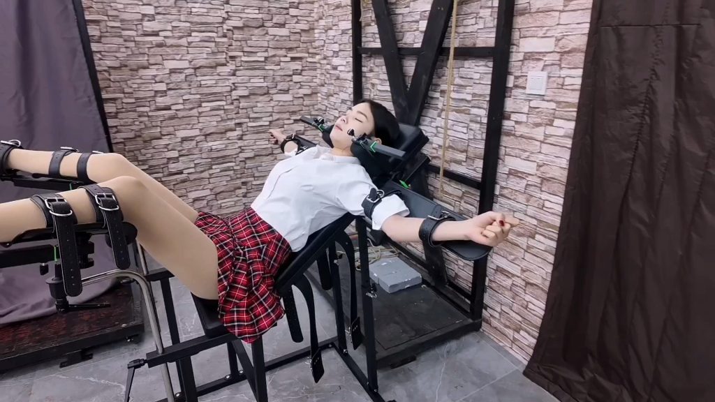 HD飞天 把jk少女语涵禁锢在产架上,TK,电击,电钻p机叉入,啵啵贝,快乐棒.-逍遥自在