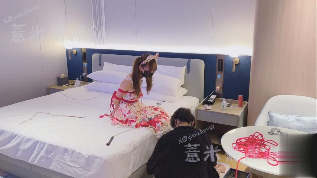 粥粥 Lolita小萝莉驷马捆绑调教！-逍遥自在