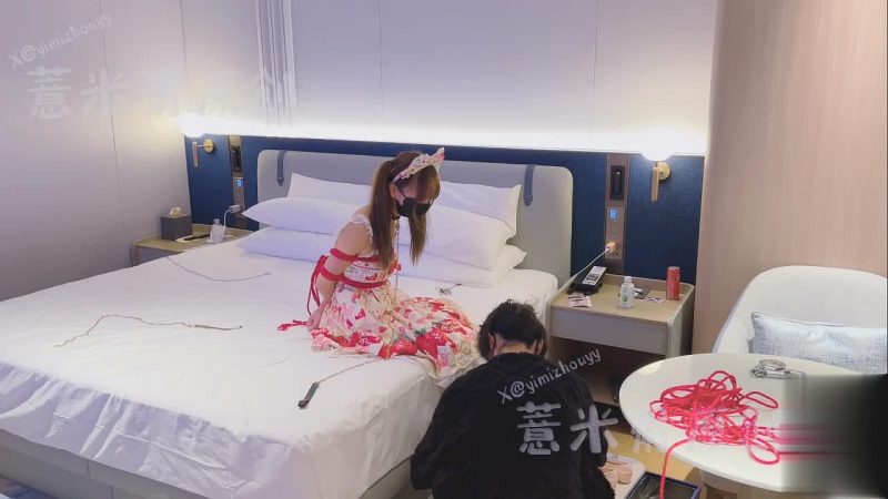 粥粥 Lolita小萝莉驷马捆绑调教！-逍遥自在