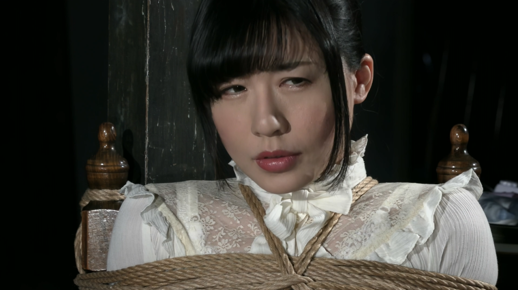 【日韩绳艺】绳虐葬爱妖花之在恶魔祭坛中被紧缚粗糙麻绳各类极端酷刑享受兴奋的女子-逍遥自在