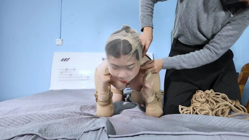 樱束原创 恶毒后妈 恶毒后妈不满意继女总是趁她爸不在家时虐待羞辱她！-逍遥自在