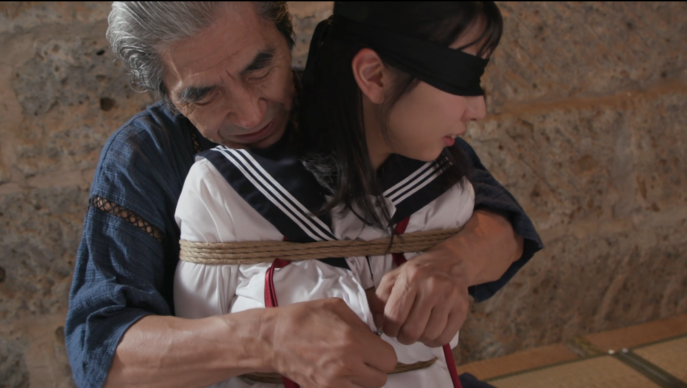 【日韩绳艺】鬼畜祖父监禁饲养麻绳紧缚制服女子校生羞耻侮辱热烛鞭责狂热的邂逅-逍遥自在