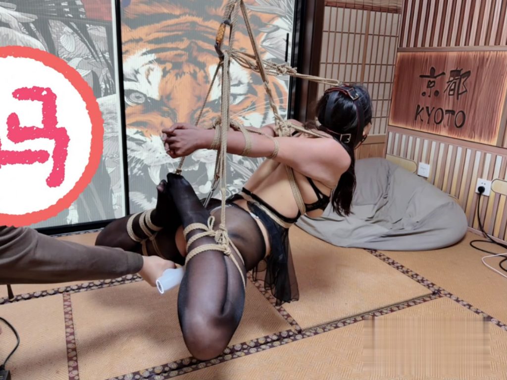 【缚心室】黑丝爆乳套装小美女极限直臂缚，啵啵贝+炮机+AV棒轮流上阵，秒C神器超长时间失控模式-逍遥自在