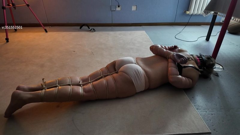 一绳所爱 雯雯全身油亮细绳五花紧缚-逍遥自在