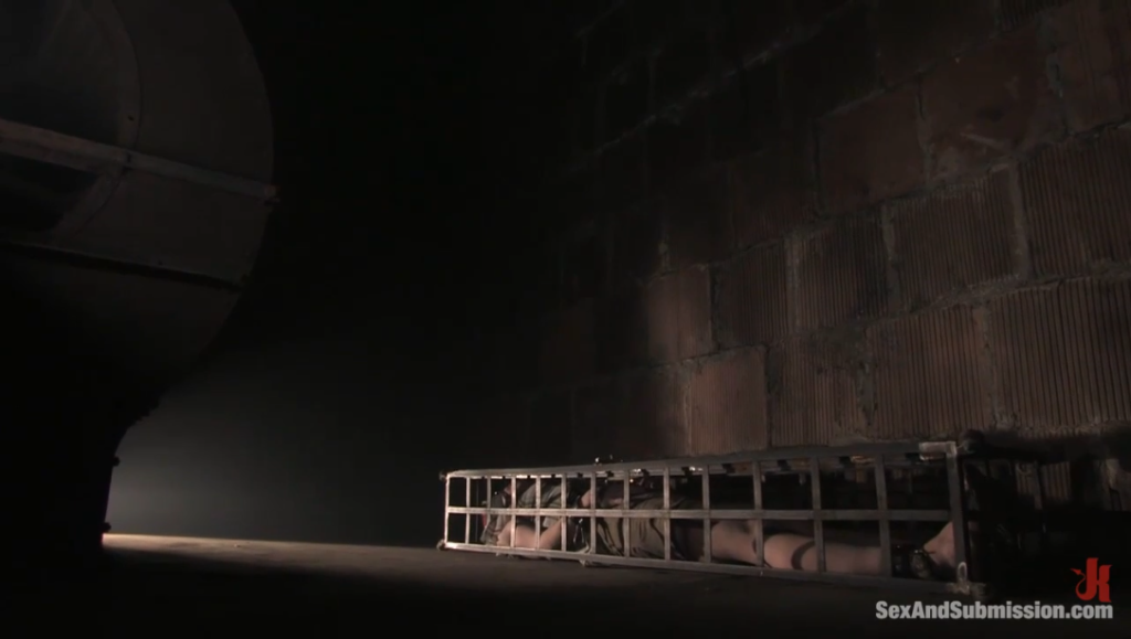 【欧美绳艺】奴隶紧缚束缚的生存法则-逍遥自在