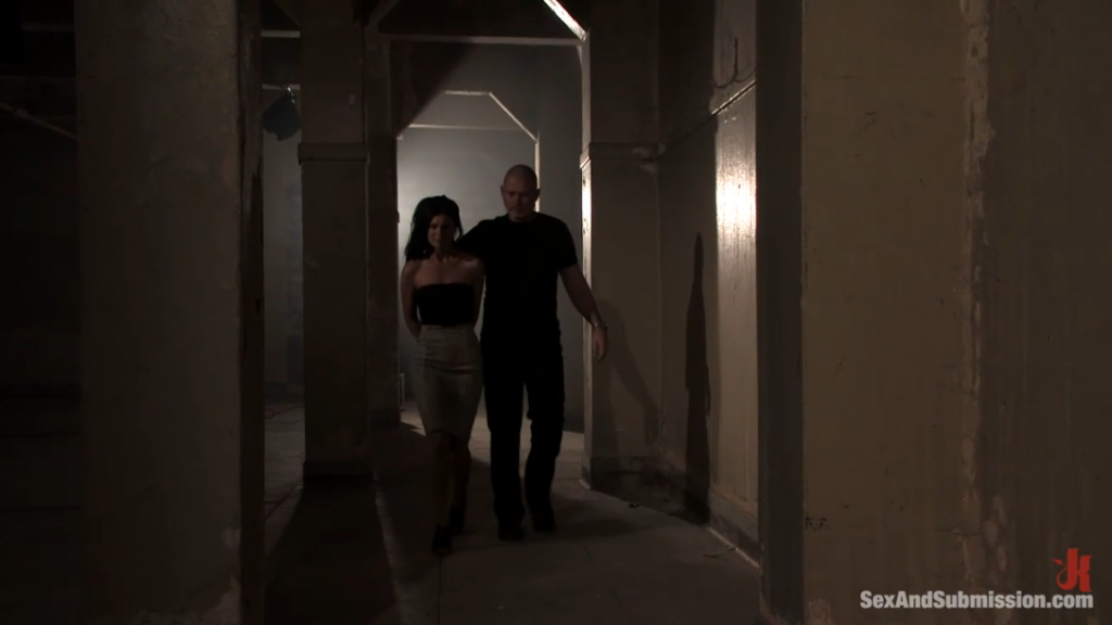 【欧美绳艺】无处可逃的女子承受严厉的折磨-逍遥自在