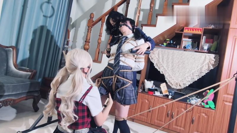 【BadCat】【新模登场】【依依X妙妙X咲希】【现实朋友的女朋友 脾气很大 被表哥设计捆绑后 又被两个女生当成M强G玩弄】-逍遥自在