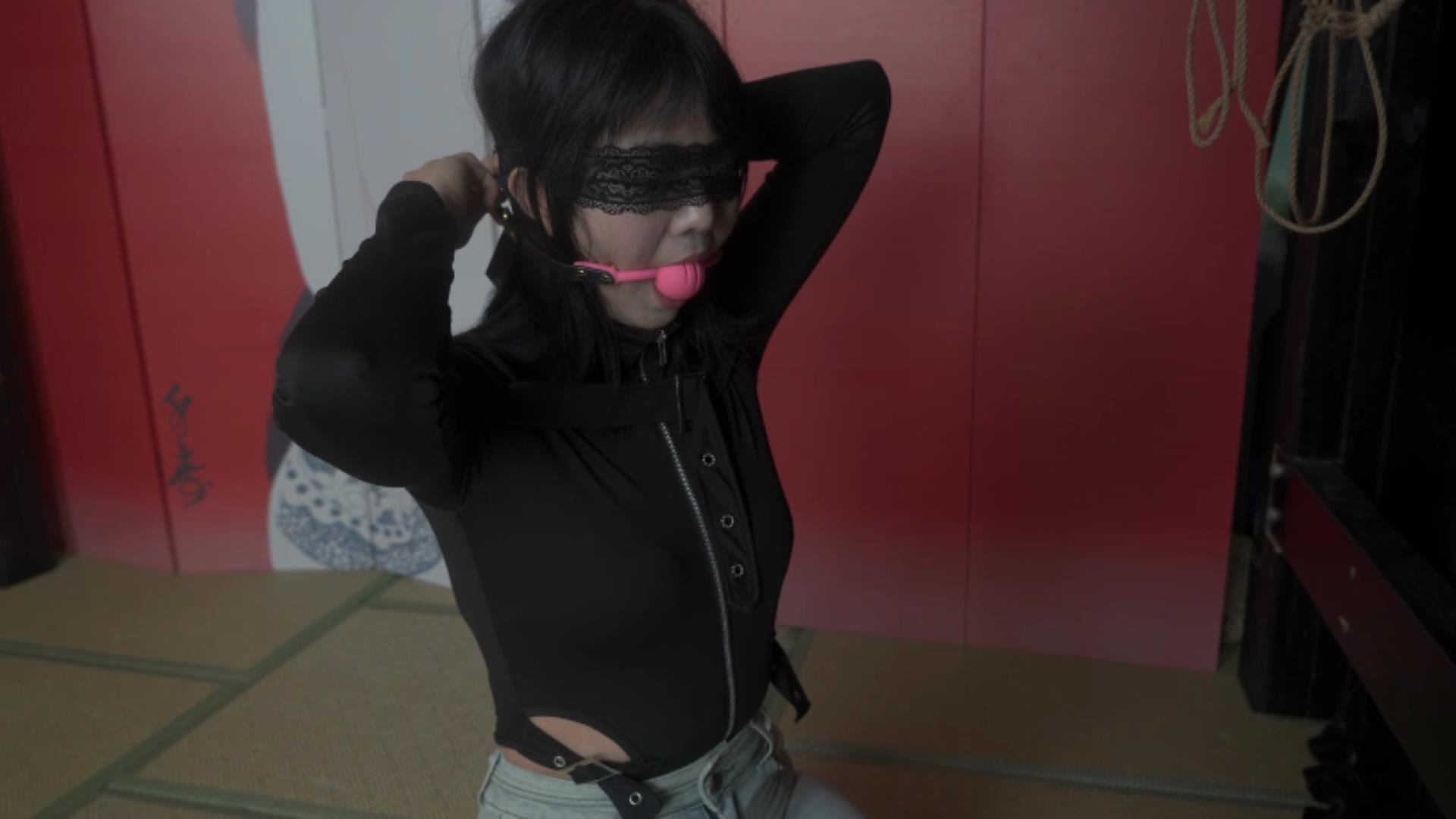 象人定拍-丰满小美女猫猫降临，牛仔裤白袜捆绑调教！肉感十足！-逍遥自在