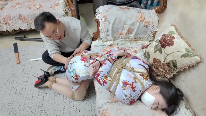 枫叶工作室 《尤物收藏夹·婧伊·借钱不还会被绑哦》-逍遥自在