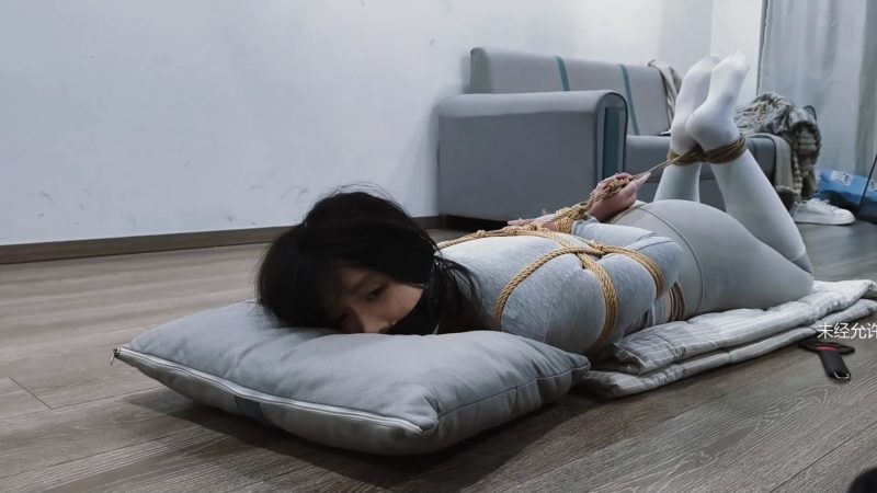 【禾一定拍】（私人订制）拖更许久 深感抱歉 缚虐关关 日式紧胸缚 强制堵嘴 大量口水 瑜伽裤尽显身材-逍遥自在