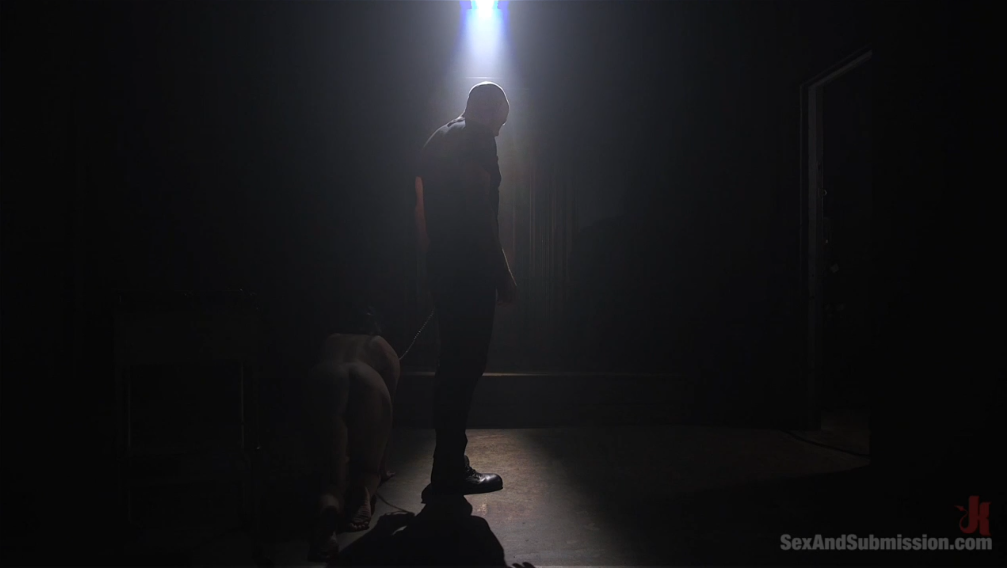 【欧美绳艺】小贱货女M刑牢中的凌辱拷问责罚-逍遥自在