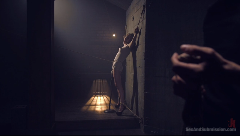 【欧美绳艺】地牢基地中的暴力摧残肉体的痛苦折磨-逍遥自在