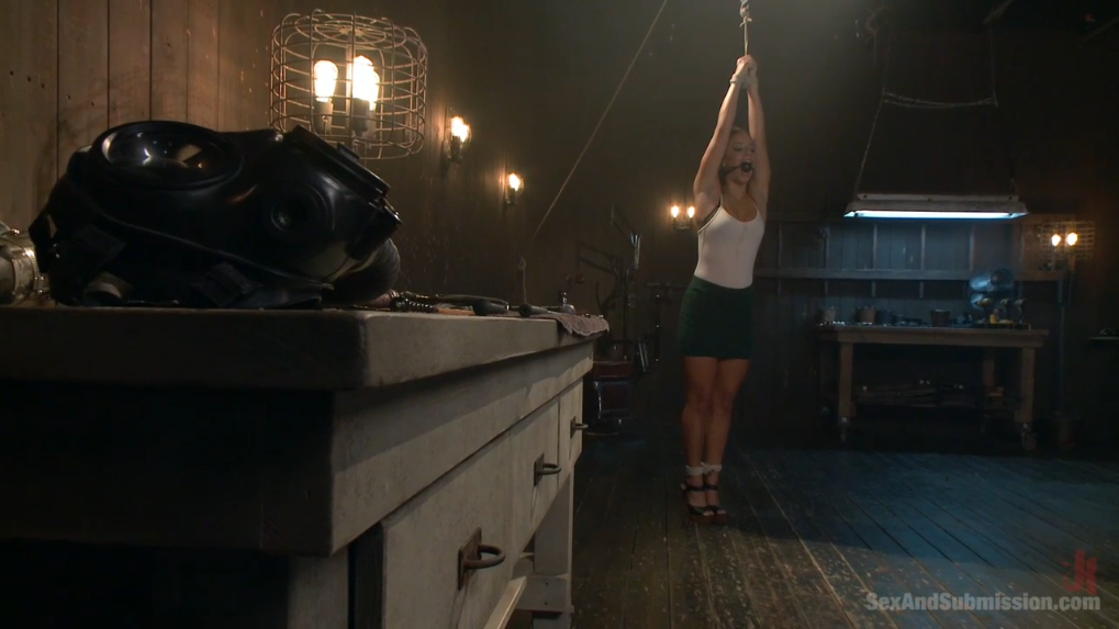 【欧美绳艺】羞辱被紧缚女孩奴性的觉醒-逍遥自在