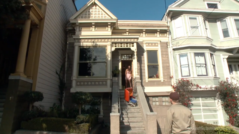 【欧美绳艺】被赶出门丈夫愤怒报复羞辱调教下贱的妻子-逍遥自在