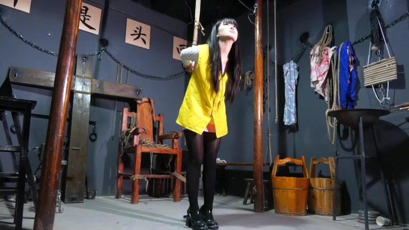 胜景影视 毒贩的尽头 上集 年轻貌美的女毒贩在KTV里搜出毒品被捕拒不交代罪行反吊-逍遥自在